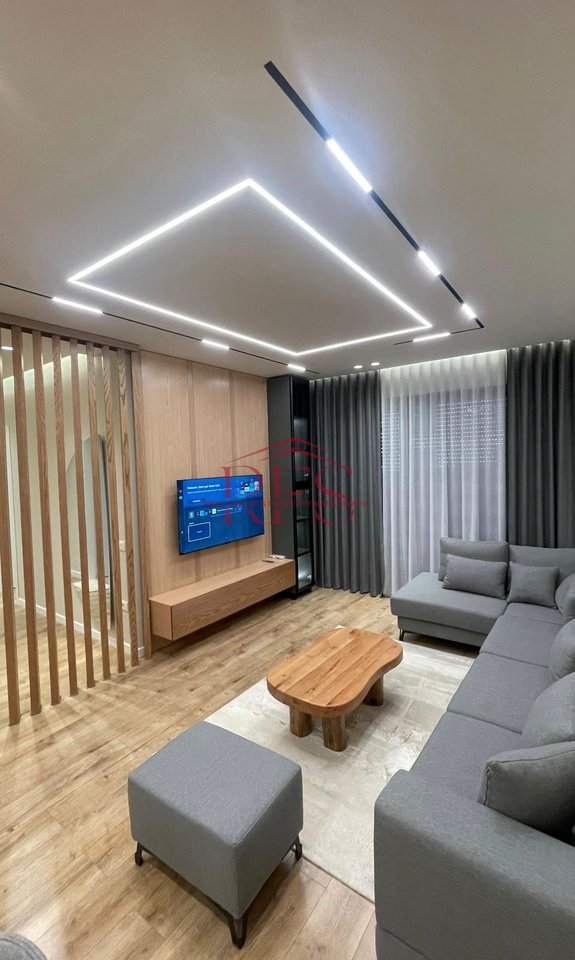 🏡 Dry Lake – Apartment 2+1+2 Bathrooms + balcony for rent
💰 1,500 € / month (parking space included)