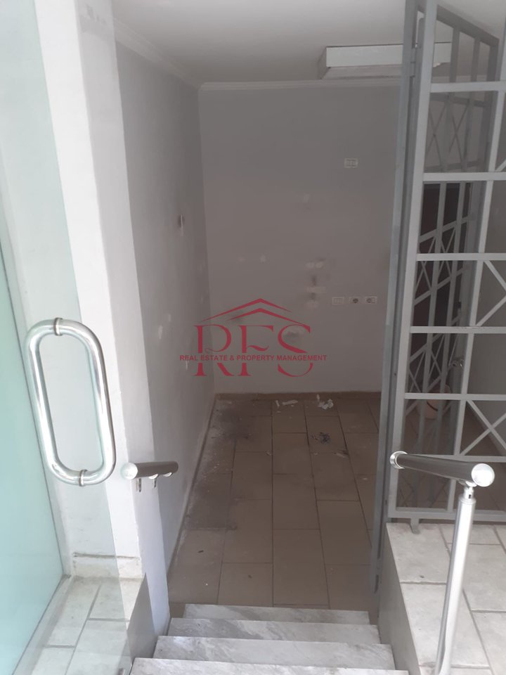 📢 Si affitta negozio vicino al vecchio mercato elettrico!