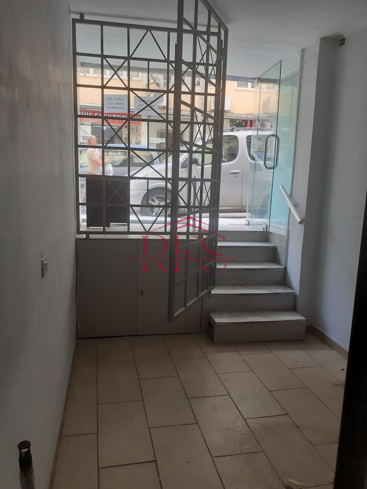 📢 Si affitta negozio vicino al vecchio mercato elettrico!