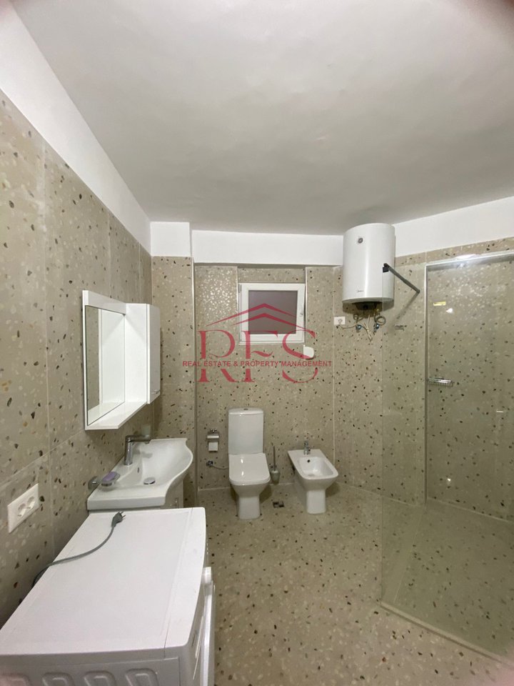 ✅ SUPER APPARTAMENTO 2+1+2 CON BALCONE IN AFFITTO A BLLOK NEL CUORE DI TIRANA