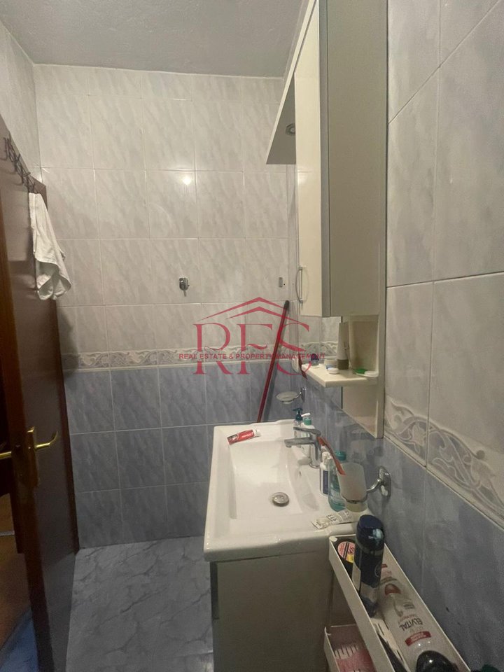 1+1 apartment, with elevator 450
By the river near the court, Myslym Shyri