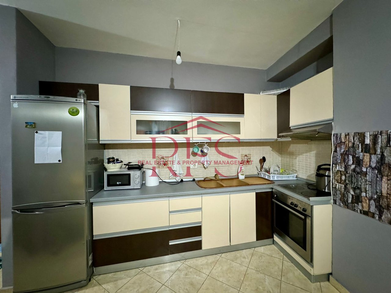 Shitet Apartament 1+1 ne Astir, tek Vila L