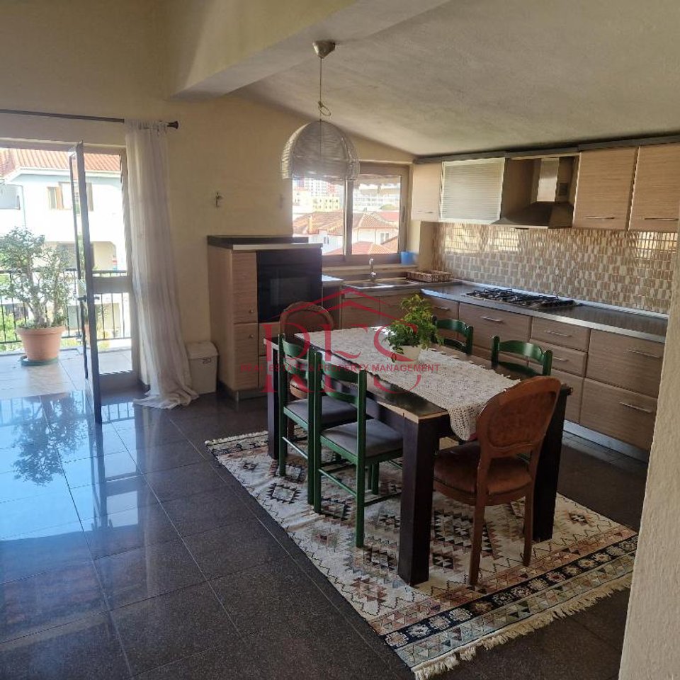 🏡 Appartamento in Affitto – 2+1 + Angolo cottura + 3 Balconi📍 Via “Besa”💵 45.000 Lek/giorno (preferite ragazze)
