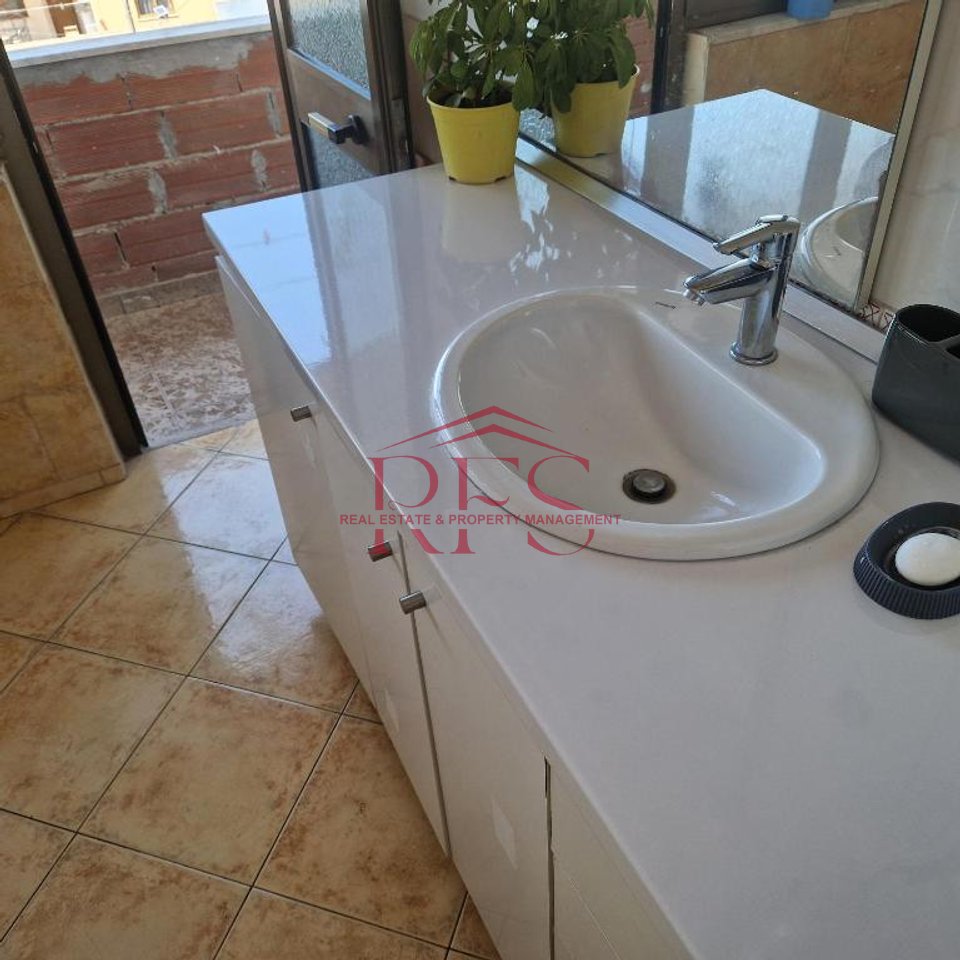 🏡 Appartamento in Affitto – 2+1 + Angolo cottura + 3 Balconi📍 Via “Besa”💵 45.000 Lek/giorno (preferite ragazze)
