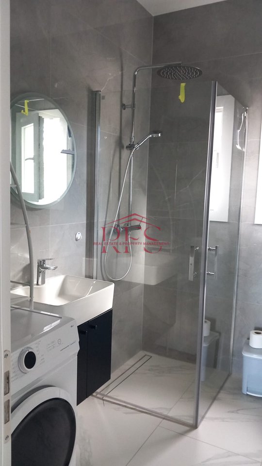 📍 For Rent Entrance 1+1 – Near Mihal Grameno (Private House)