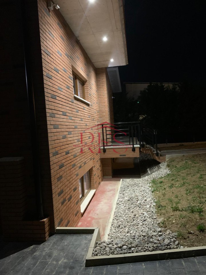 VILLA FOR RENT TEG  
Exclusive residence