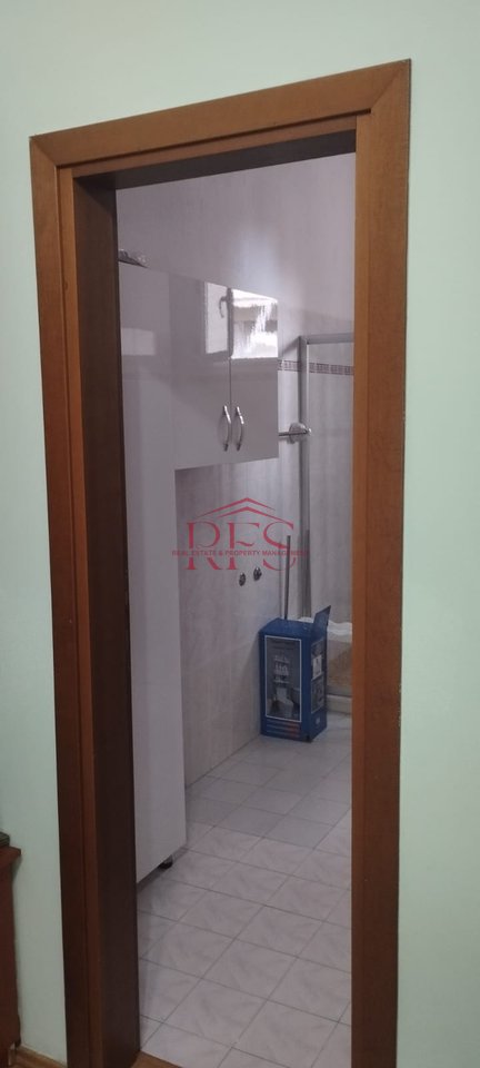 🏡 Me Qira | Kat i 2-të i Vilës
📍 Rruga Bardhyl – vetëm 8 min nga Qendra