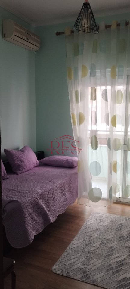 🏡 Me Qira | Kat i 2-të i Vilës
📍 Rruga Bardhyl – vetëm 8 min nga Qendra