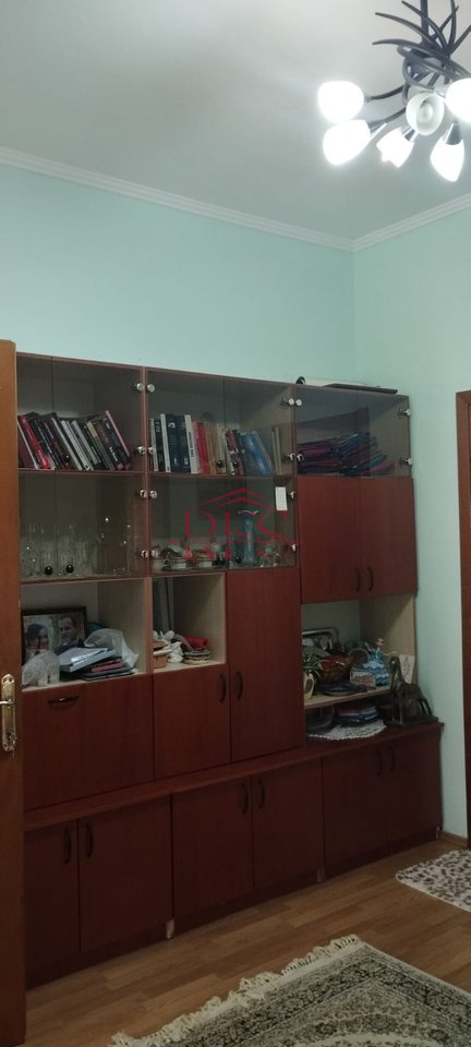 🏡 Me Qira | Kat i 2-të i Vilës
📍 Rruga Bardhyl – vetëm 8 min nga Qendra