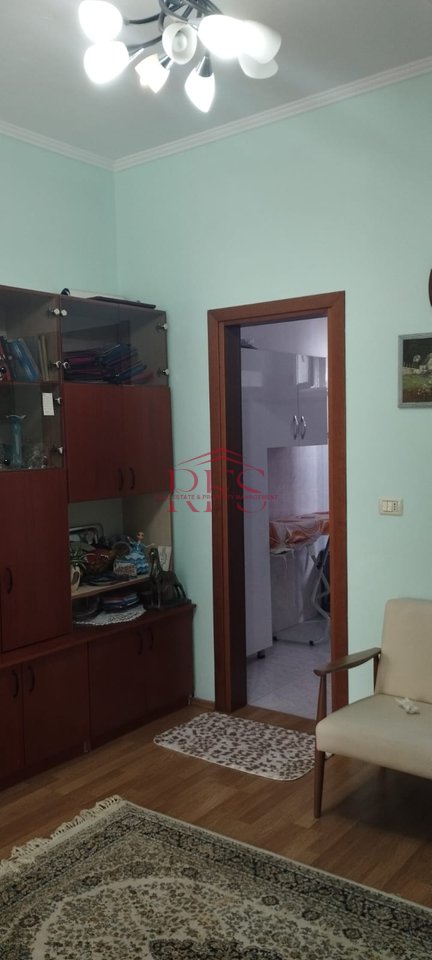 🏡 Me Qira | Kat i 2-të i Vilës
📍 Rruga Bardhyl – vetëm 8 min nga Qendra