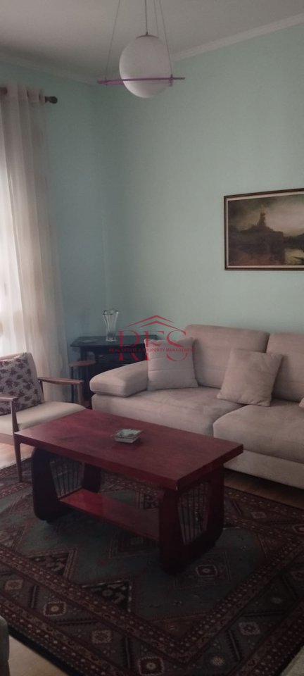 🏡 Me Qira | Kat i 2-të i Vilës
📍 Rruga Bardhyl – vetëm 8 min nga Qendra