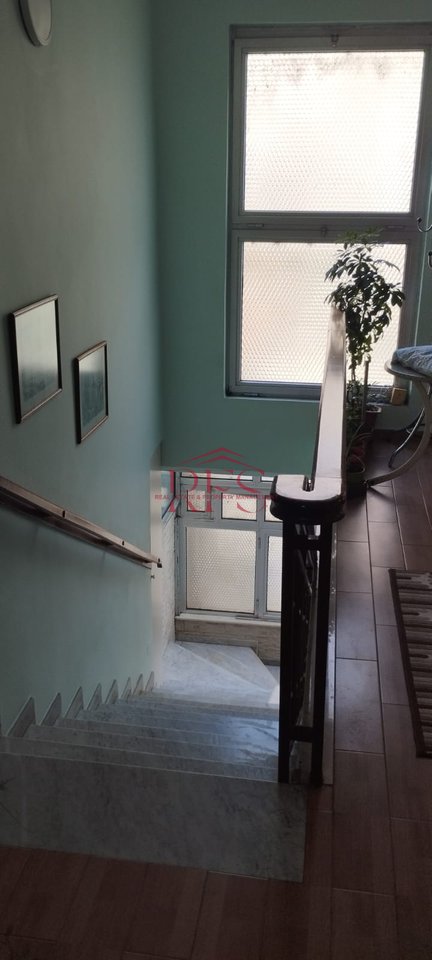 🏡 Me Qira | Kat i 2-të i Vilës
📍 Rruga Bardhyl – vetëm 8 min nga Qendra