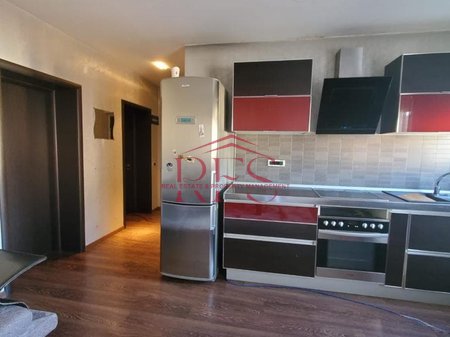🏡 Apartament me Qira 2+1 – Rruga Hoxha Tahsim, Tiranë

📍 Vendndodhje perfekte
📌 Fillimi i rrugës Hoxha Tahsim
☕ Përballë Bar Oslo
🚶‍♂️ Vetëm 5 minuta nga Pazari i Ri

📐 Detaje të apartamentit
🛏️ 2 dhoma gjumi
🛋️ 1 sallon + kuzhinë
🛁 1 tualet
📏 Sipërfaqe: 80 m²
🏢 Kati i 4-t banim (pallat ekzistues)

🎨 Totalisht i restauruar dhe mobiluar me arkitekt
✨ Ambient i ndriçuar, i rehatshëm dhe funksional

💰 Çmimi: 650 €/muaj