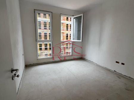 🏖️ Apartament në Riviera 2008 – Kulla A
📍 Kati i 3-të, banim

Ky apartament ofron një mundësi shumë të mirë investimi ose banimi, vetëm pak hapa nga deti dhe në një kompleks të mirënjohur si Riviera 2008.
Aktualisht është në fazë përfundimi dhe dorëzohet brenda 1 muaji.

✨ Detajet kryesore:

🏠 Sipërfaqe: 52.45 m²

🏗️ Gjendja: Përfundon pas 1 muaji

💶 Çmimi i deklaruar: 32,500 €

💶 Çmimi i ofruar: 70,000 €

📑 Dokumentacion i rregullt