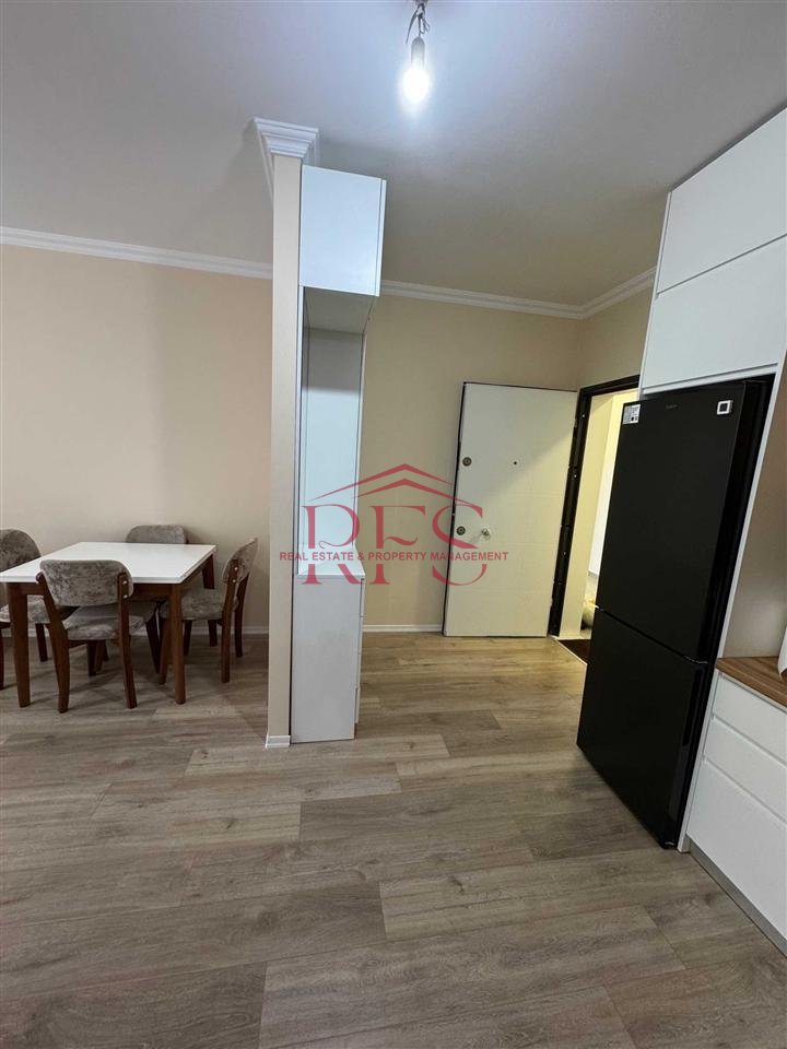 🏡 Casa in Affitto a UNIVERS CITY  
📍 Tirana – Di fronte alla Scuola in Univers City