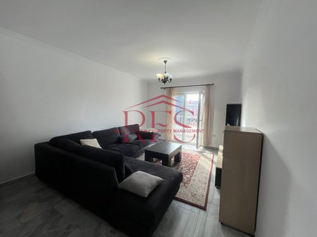 Jepet me qira apartament 2+1 per 4 persona , Kati 6, 600 € ne Laprake, prane Hotel Relax , Rruga Dritan Hoxha