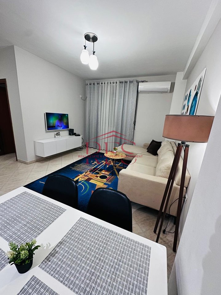 JEPET ME QIRA APARTAMENT 1+1 TEK ISH PARKU I AUTOBUZAVE NE RRUGEN E KAVAJES