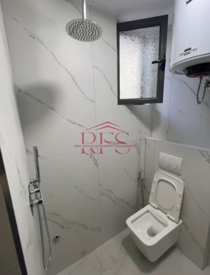 Jepet me qira apartament 1+1, kati 1 i nje vile, 400 € tek QSUT