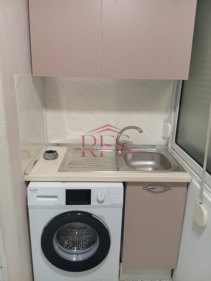 📍 Jepet me qera super apartament 1+1 afer tek Koloseut,Rruge Durresit