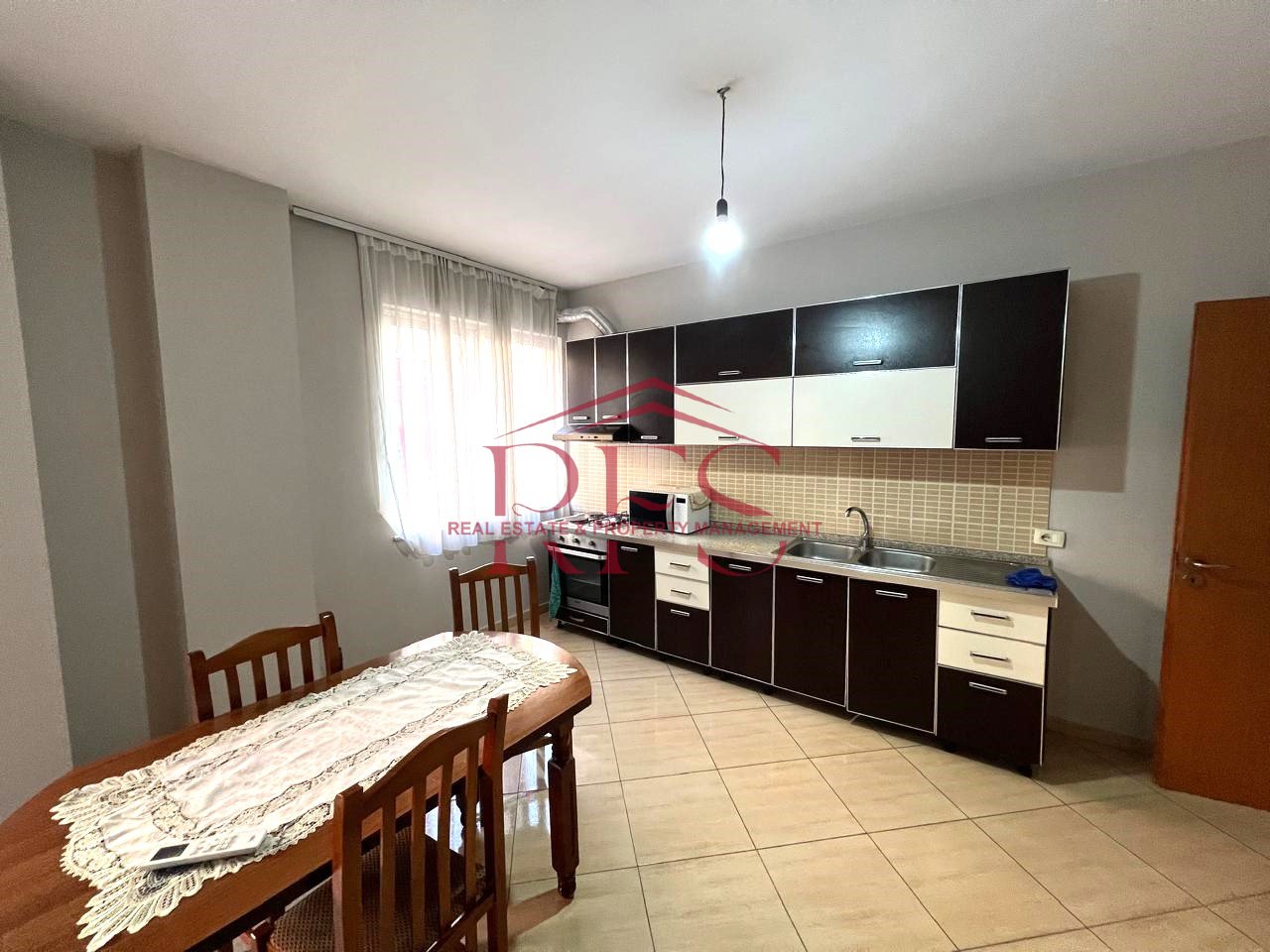 Affittasi appartamento 1+1, 5° piano con ascensore, 400 € ad Astir, molto vicino all'Anello.