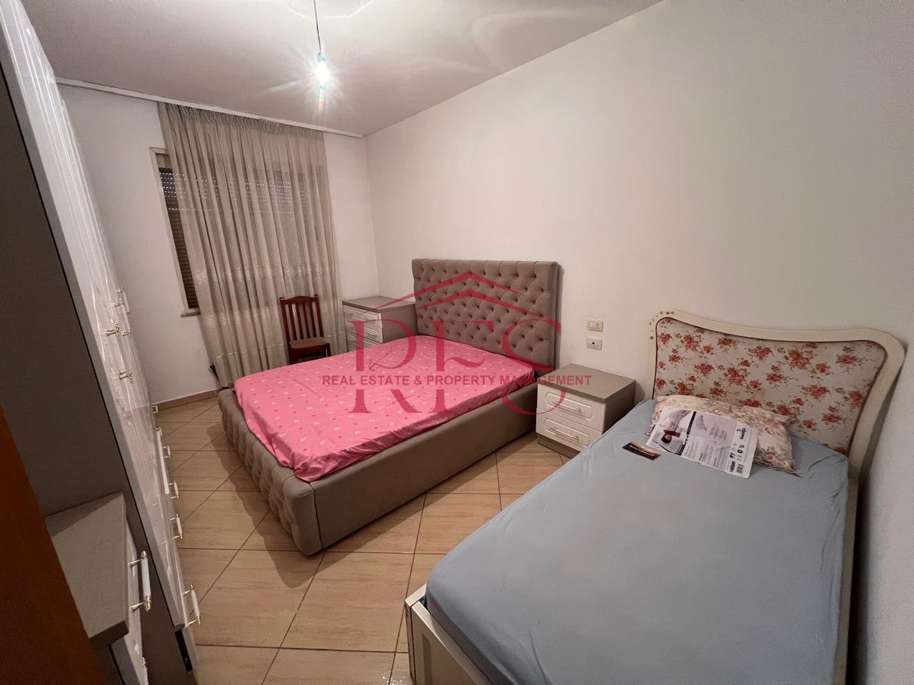 Affittasi appartamento 1+1, 5° piano con ascensore, 400 € ad Astir, molto vicino all'Anello.