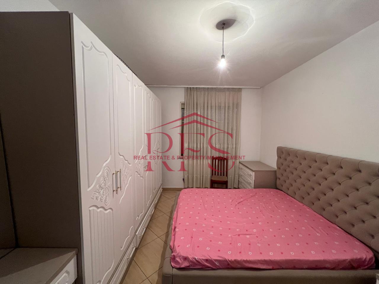 Affittasi appartamento 1+1, 5° piano con ascensore, 400 € ad Astir, molto vicino all'Anello.