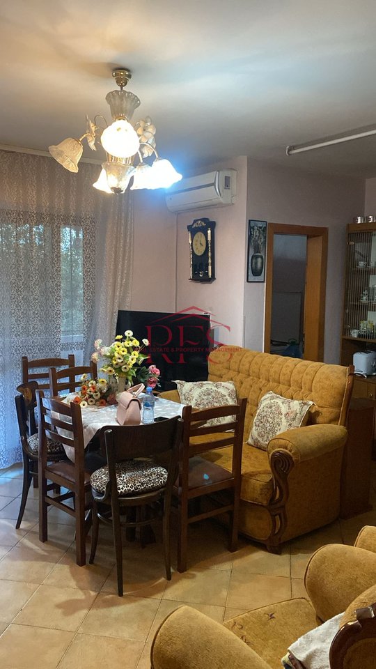 Jepet me Qira Apartament 2+1, i mobiluar ne Ali Dem tek BKT