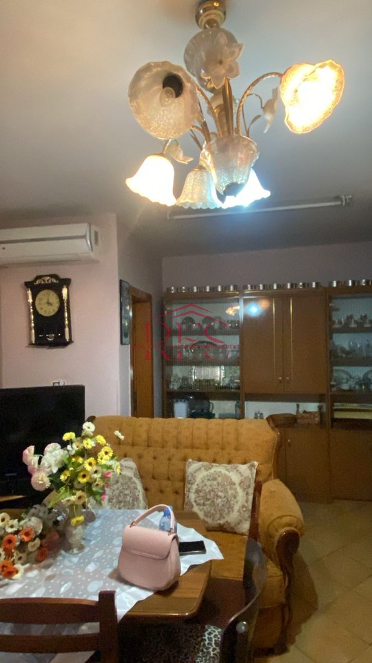 Jepet me Qira Apartament 2+1, i mobiluar ne Ali Dem tek BKT