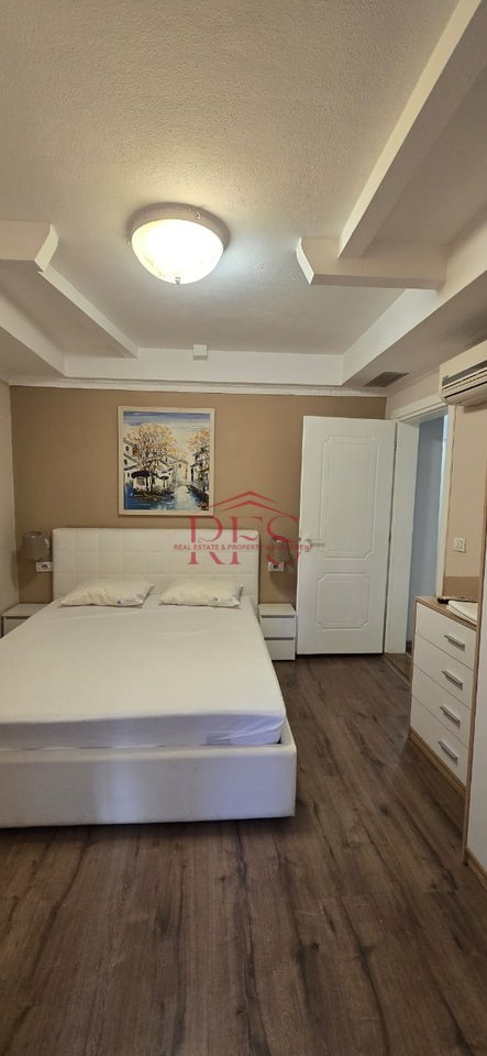 🏡 Jepet me Qera Apartament 1+1 tek Xhamia e Tabakëve ne Rrugen e Elbasanit