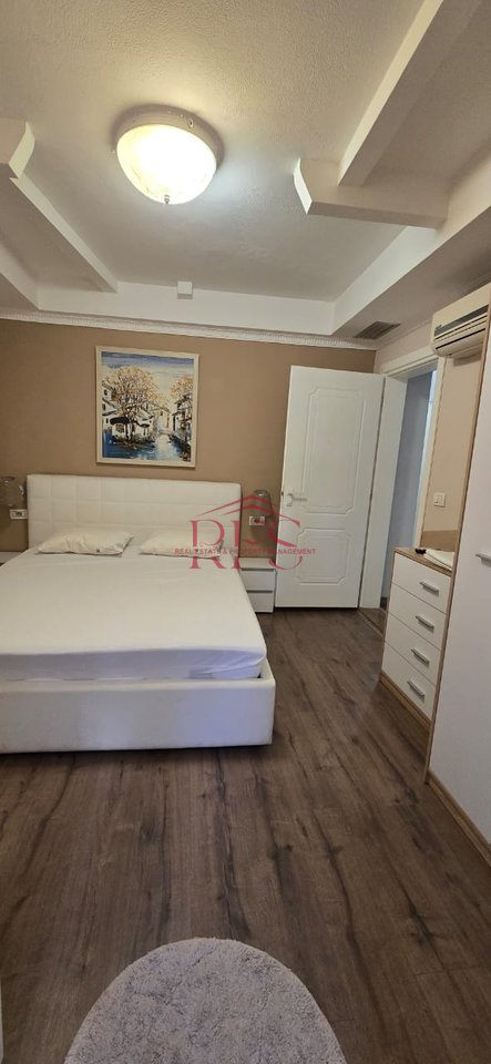 🏡 Jepet me Qera Apartament 1+1 tek Xhamia e Tabakëve ne Rrugen e Elbasanit