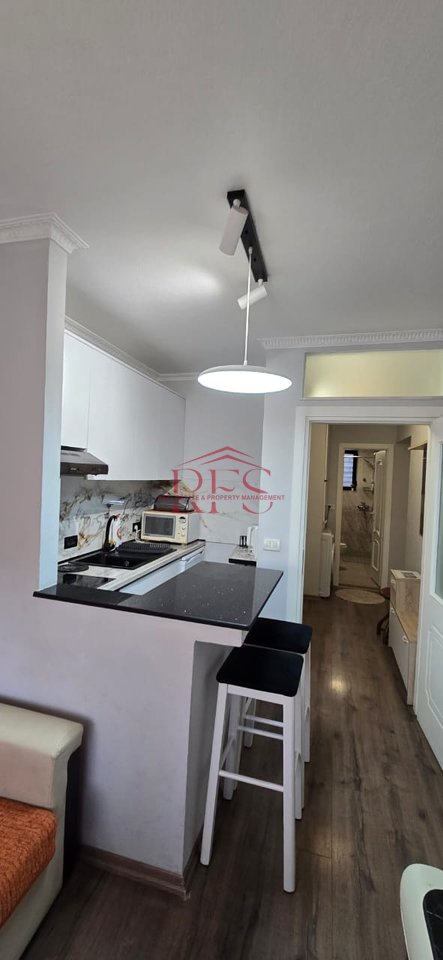 🏡 Jepet me Qera Apartament 1+1 tek Xhamia e Tabakëve ne Rrugen e Elbasanit