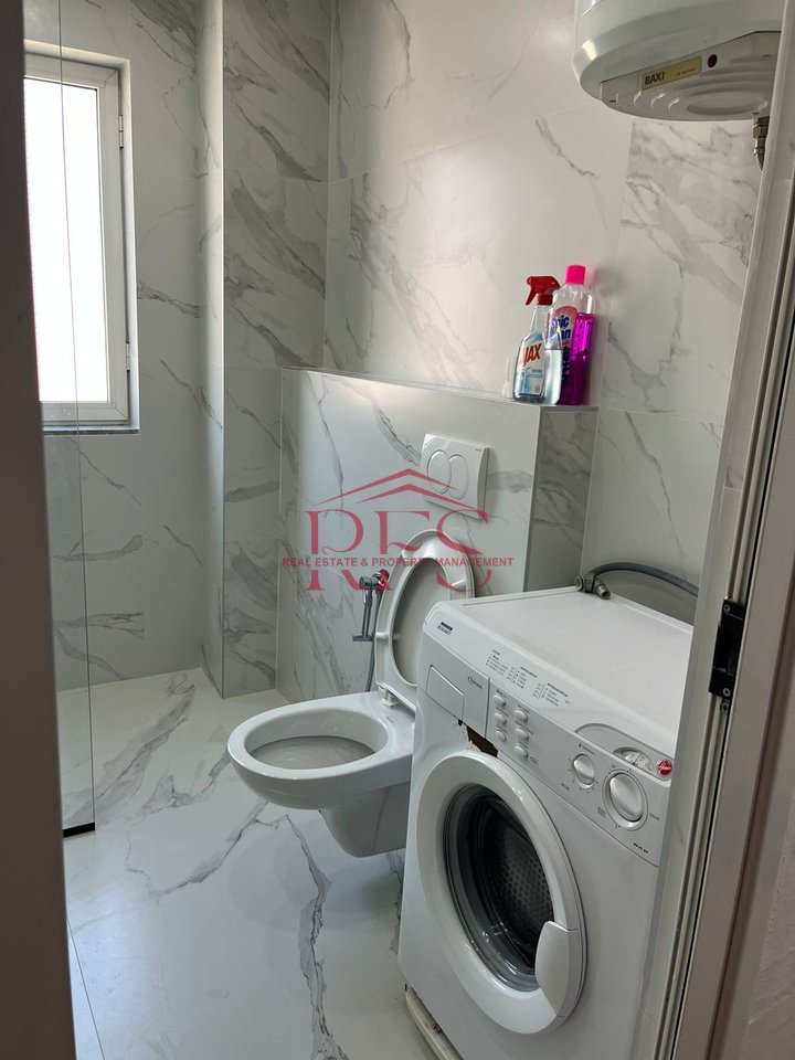 🏡 Jepet me Qera Apartament 1+1 tek Xhamia e Tabakëve ne Rrugen e Elbasanit