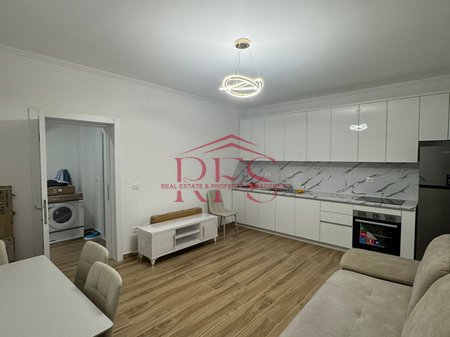 Jepet me qera apartament 1+1 , 450 € ne SHKOZE