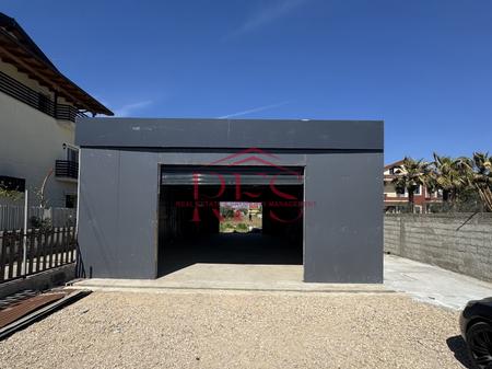 JEPET KAPANON ME QERA TEK RRUGA E RINASIT