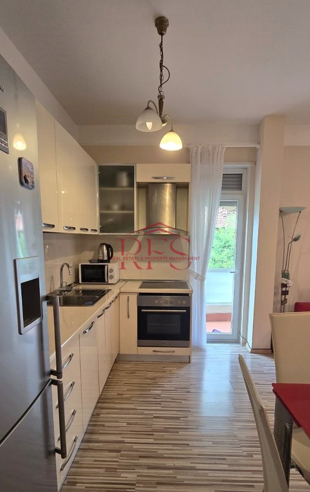 JEPET ME QERA APARTAMENT 2+1 NE MYSLYM SHYR, 800 EURO