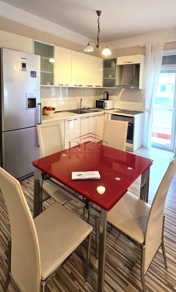 JEPET ME QERA APARTAMENT 2+1 NE MYSLYM SHYR, 800 EURO