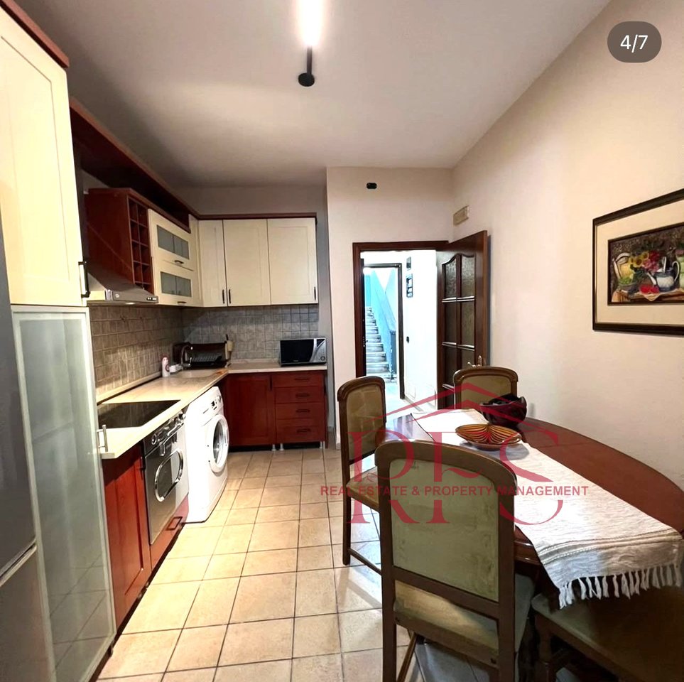 🏡 JEPET ME QERA APARTAMENT 1+1 TEK RRUGA E KAVAJËS (PRANË PARKUT)
