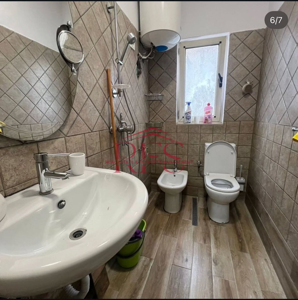 🏡 JEPET ME QERA APARTAMENT 1+1 TEK RRUGA E KAVAJËS (PRANË PARKUT)