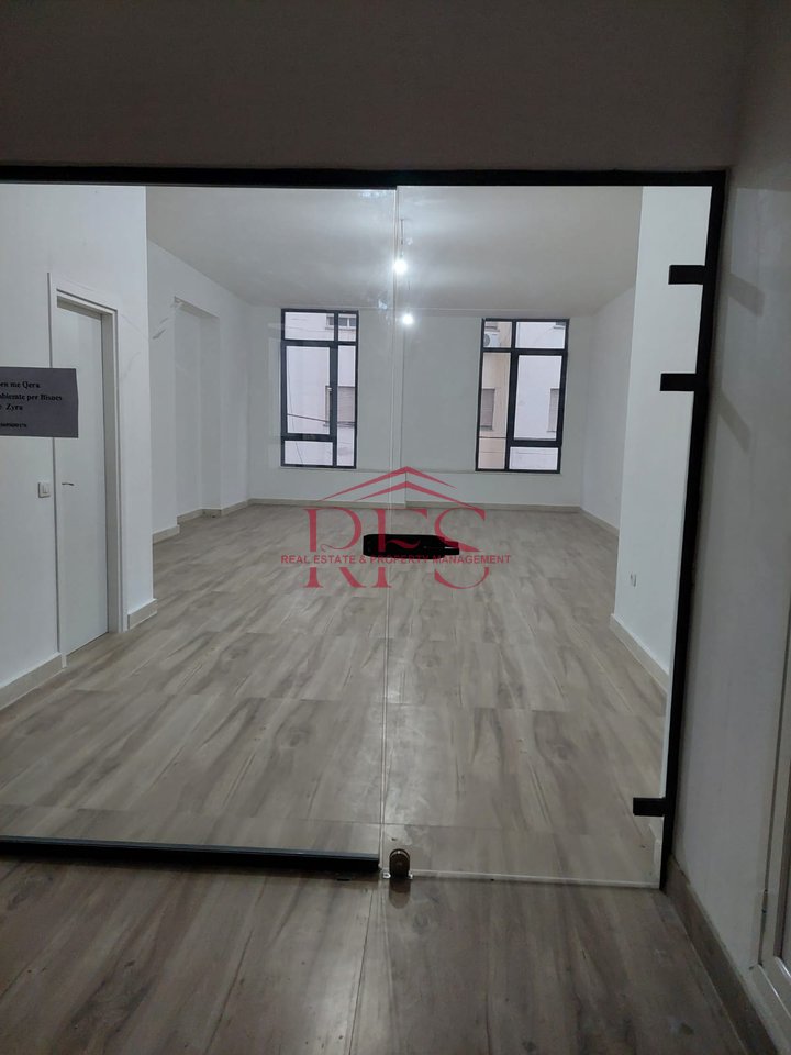 Business premises for rent, €2,600 at Durres Street