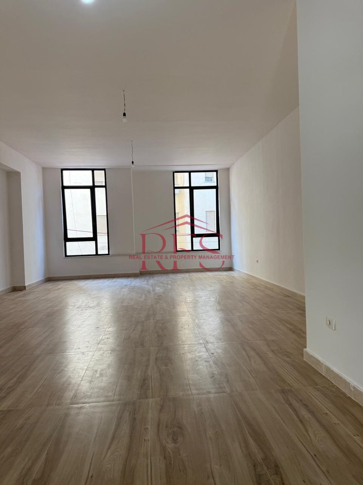 Business premises for rent, €2,600 at Durres Street