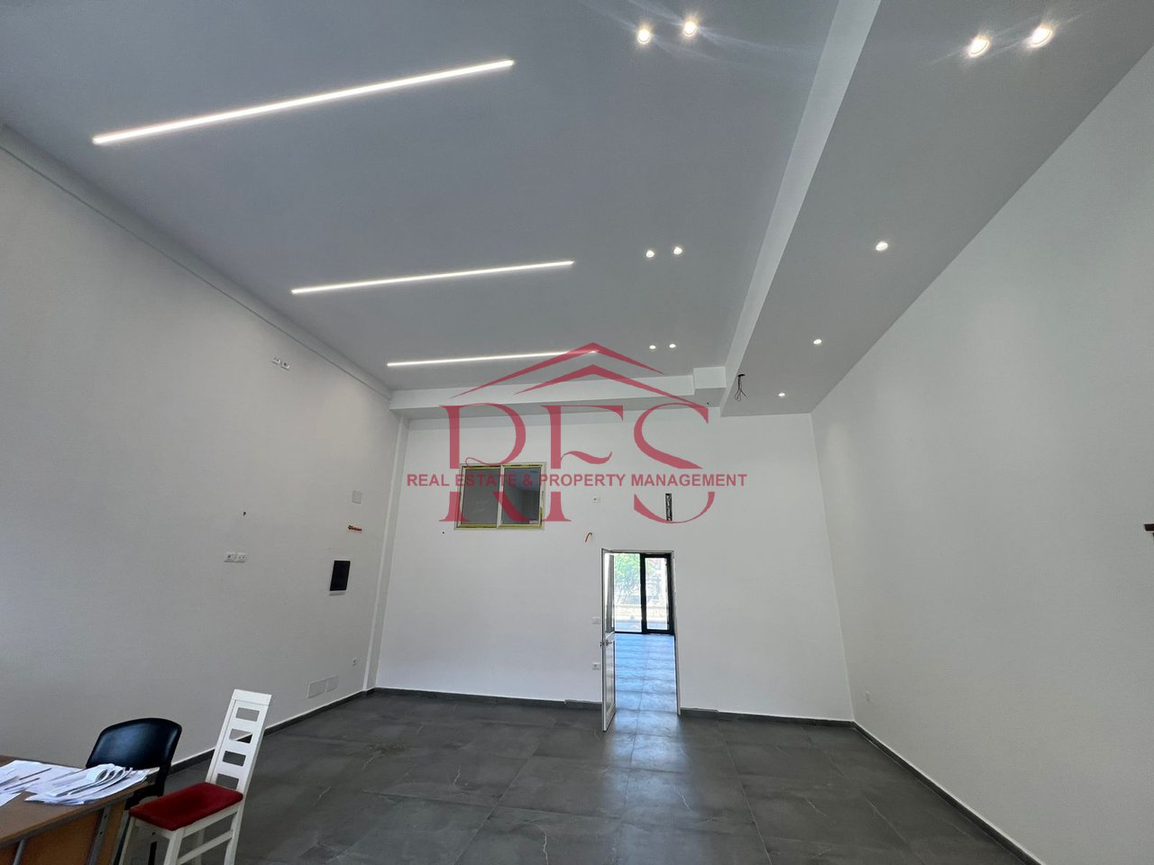 Shiten ambjente biznesi ne ASTIR, VILA L2 me 3000 €/m²