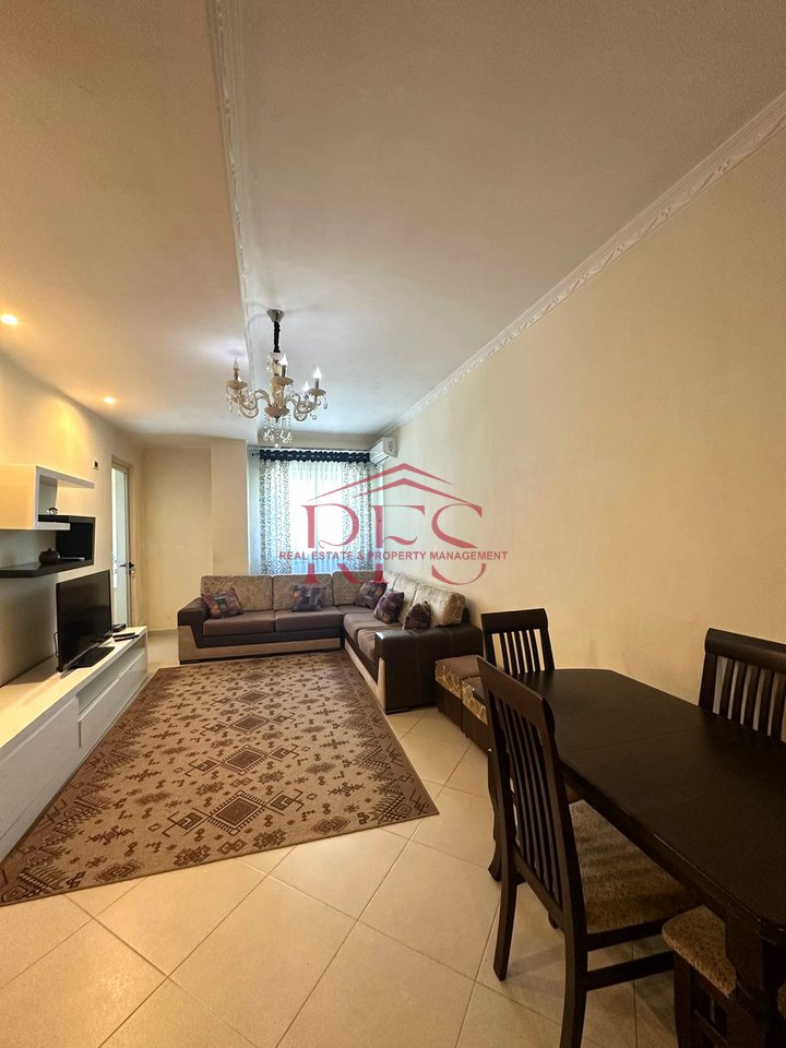 Jepet me qera apartament 1+1 ne ASTIR , Kati i 5 me ashensor ,450 €