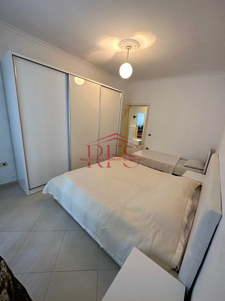 Jepet me qera apartament 1+1 ne ASTIR , Kati i 5 me ashensor ,450 €