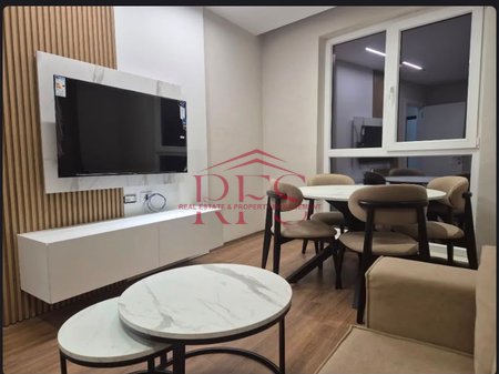 Jepet Apartament 1+1 me Qera 550€ – Pranë QSUT, te Shkolla e Bashkuar