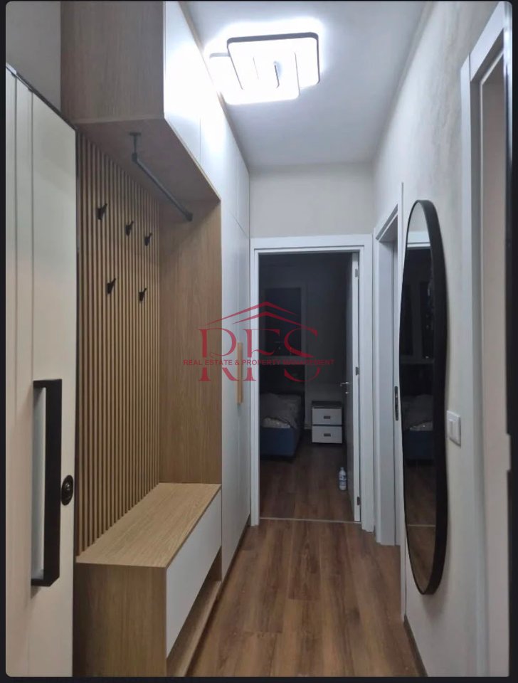 Jepet Apartament 1+1 me Qera 550€ – Pranë QSUT, te Shkolla e Bashkuar