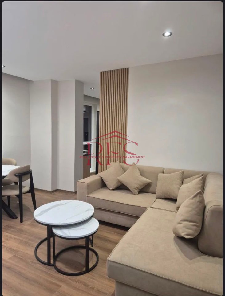 Jepet Apartament 1+1 me Qera 550€ – Pranë QSUT, te Shkolla e Bashkuar