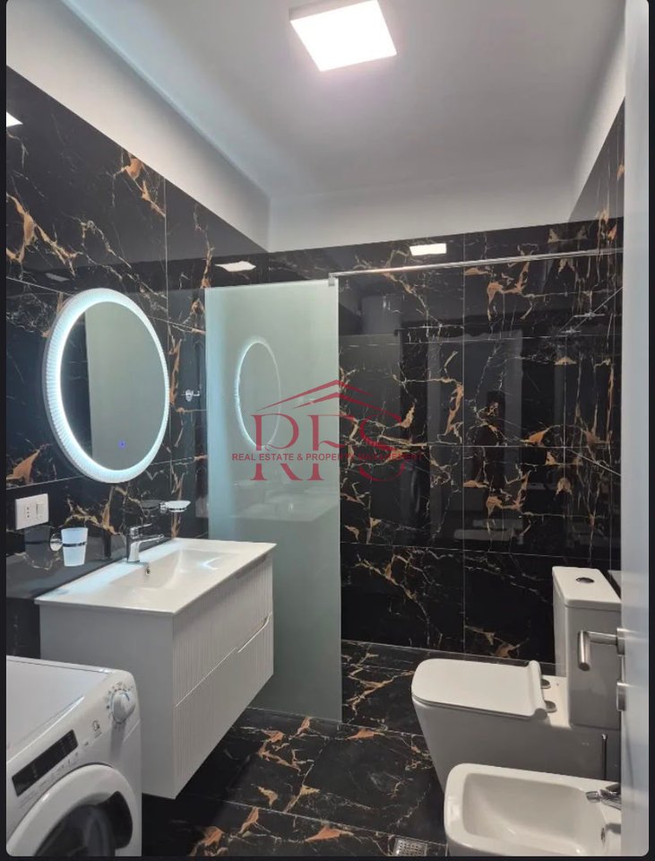 Jepet Apartament 1+1 me Qera 550€ – Pranë QSUT, te Shkolla e Bashkuar
