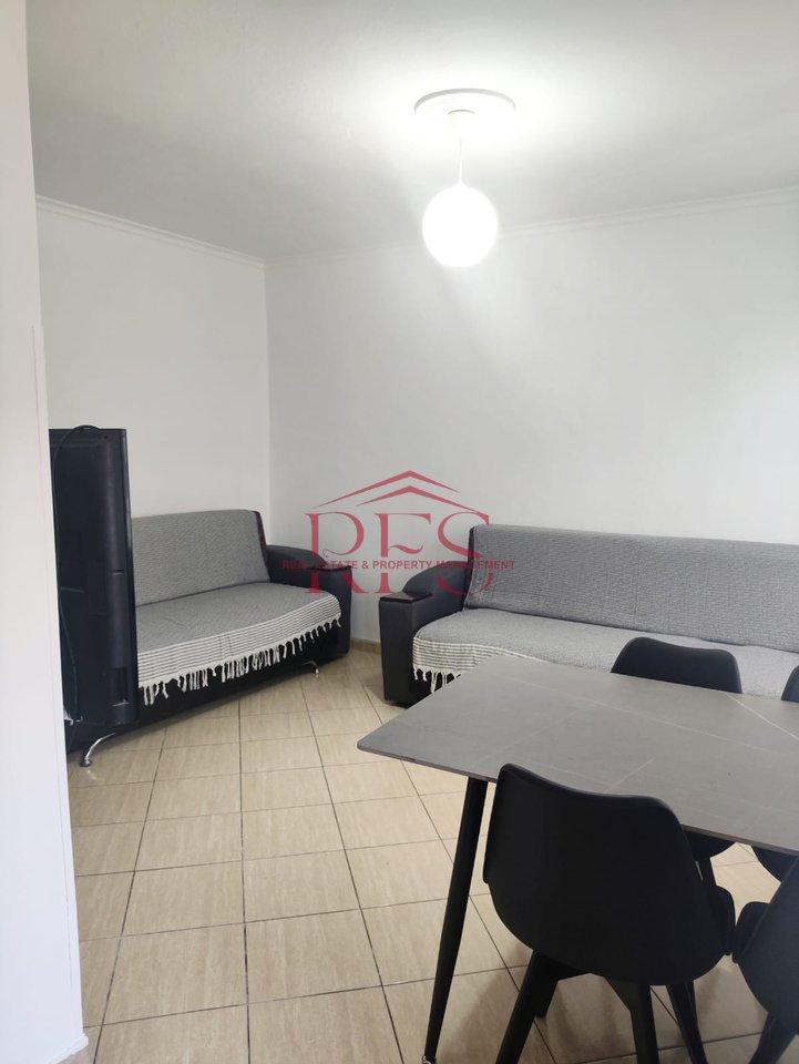 🏡 Appartamento 1+1 in Affitto per 40.000 Leke/mese – Di fronte alla Scuola "Bajram Curri"