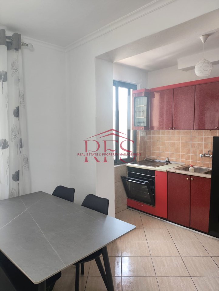 🏡 Appartamento 1+1 in Affitto per 40.000 Leke/mese – Di fronte alla Scuola "Bajram Curri"