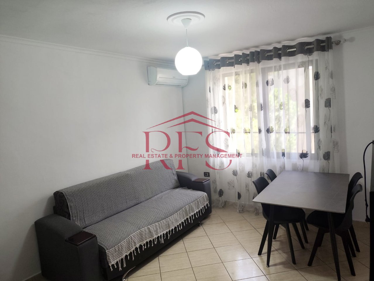 🏡 Appartamento 1+1 in Affitto per 40.000 Leke/mese – Di fronte alla Scuola "Bajram Curri"